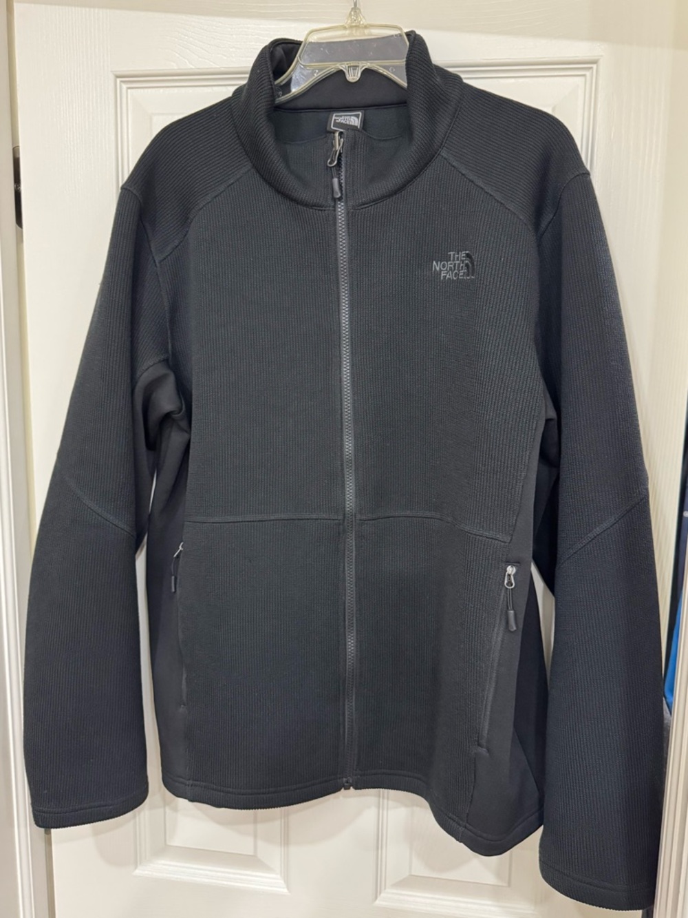 Men’s black North Face jacket large